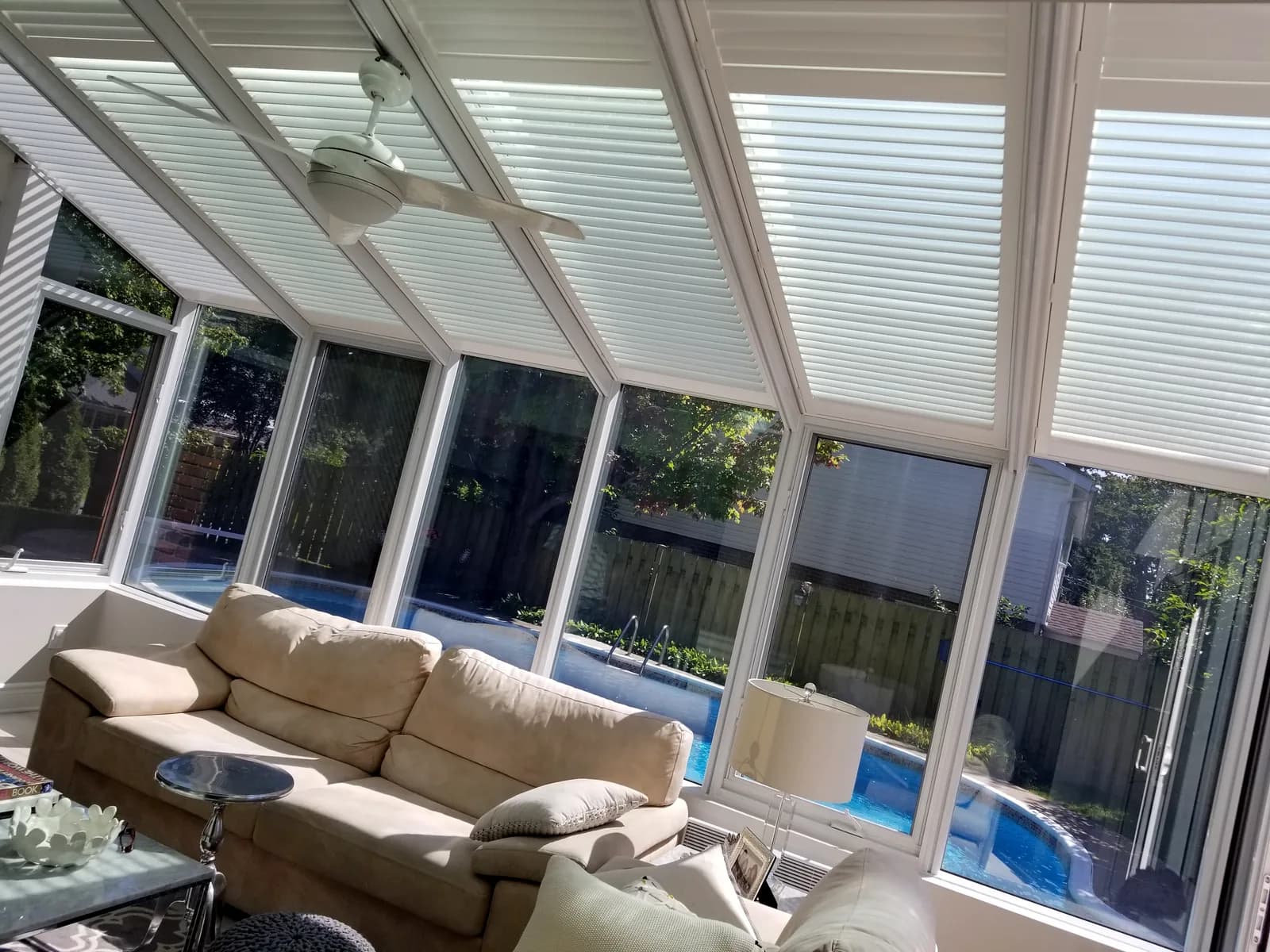Persiennes en PVC sur le toit vitré d'une verrière, Beaconsfield