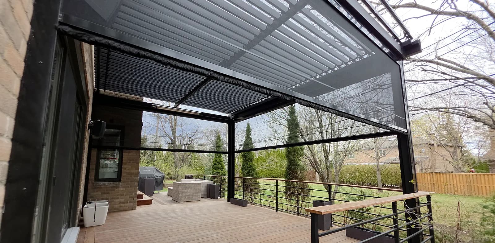 Pergola fermée par des toiles extérieures à glissières à Beaconsfield