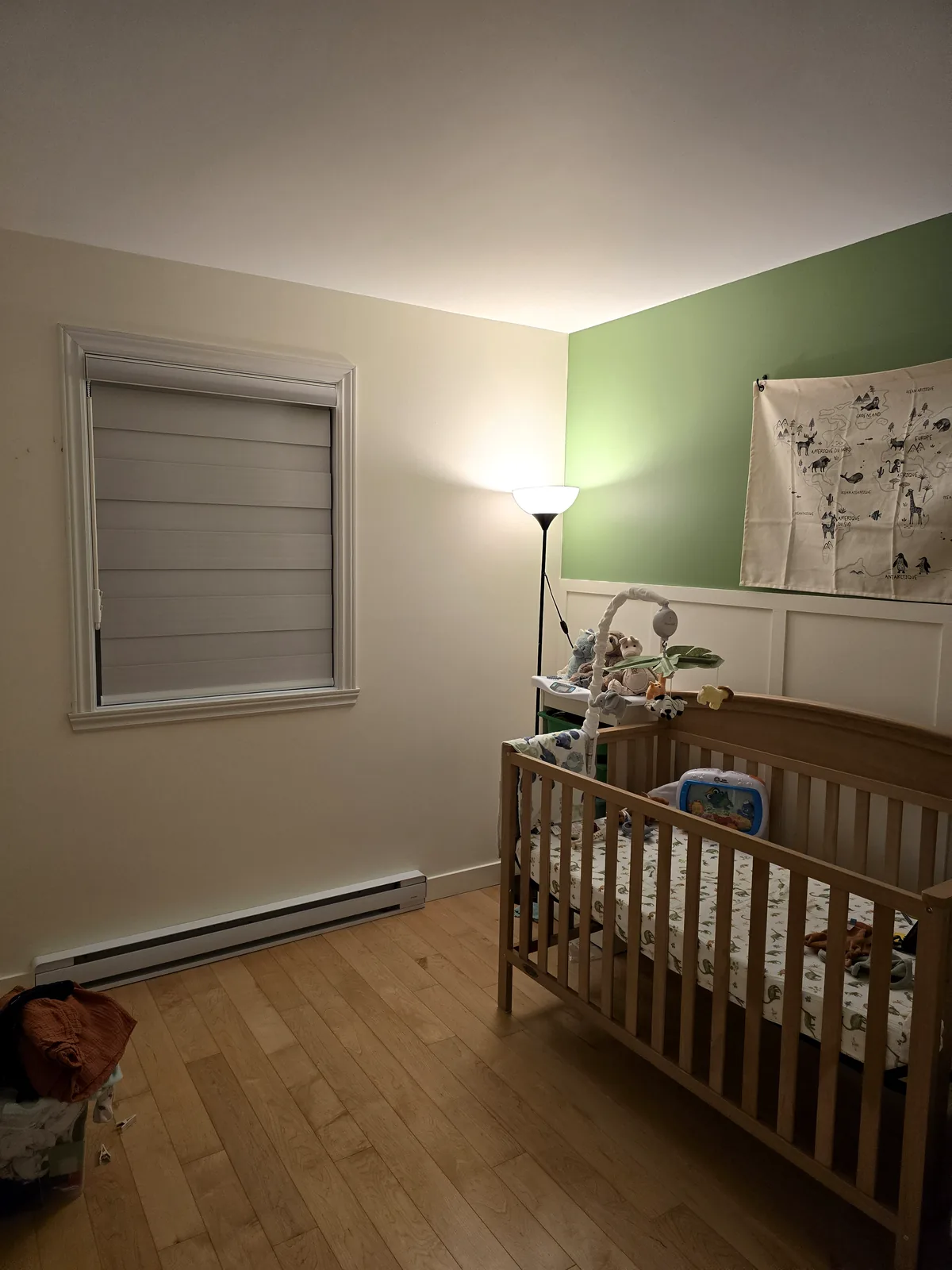 Store alterné (zébré) blackout dans une chambre de bébé, Saint-Lambert