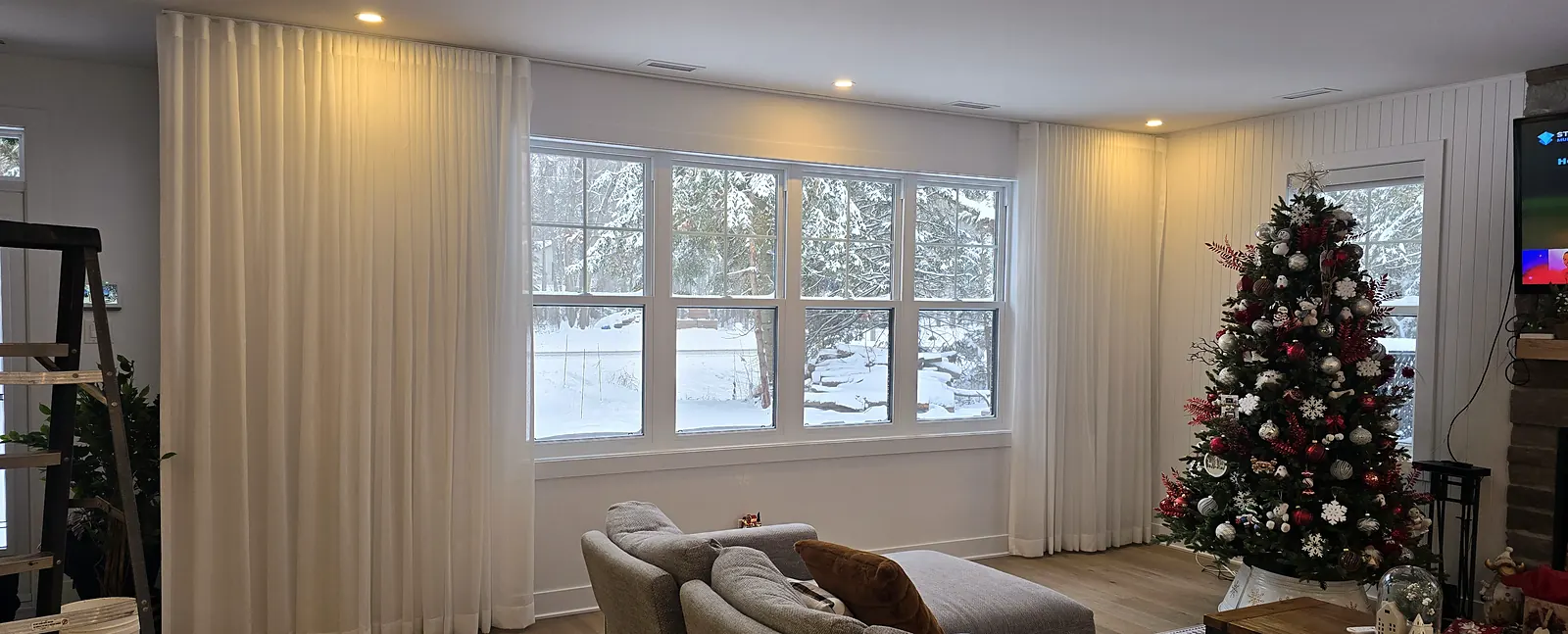 Custom sheer and curtains in a living room, Vallée du Richelieu